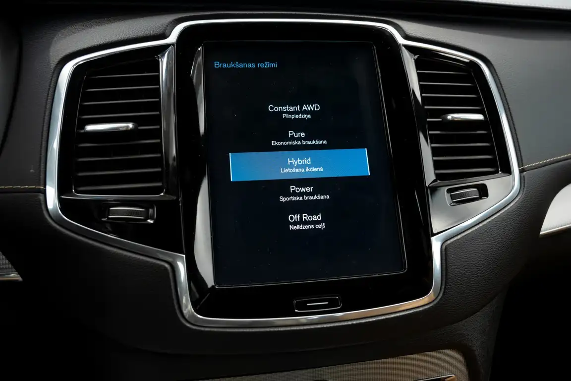 VOLVO XC90
