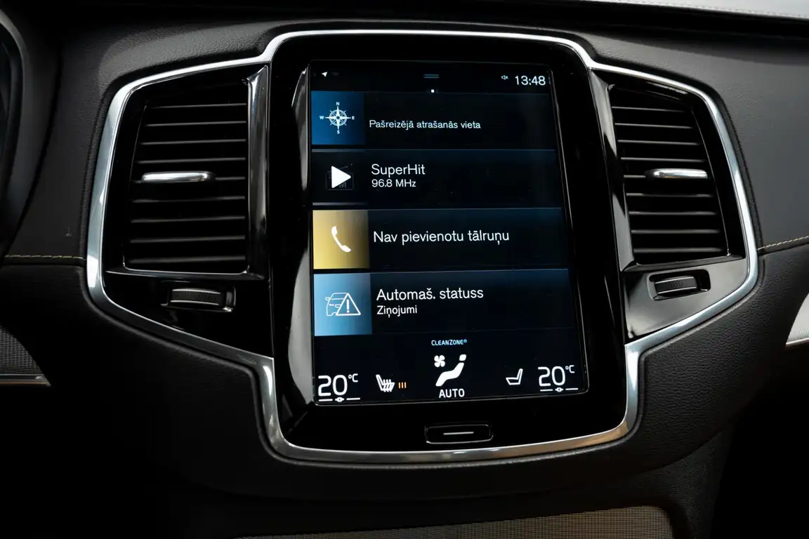 VOLVO XC90