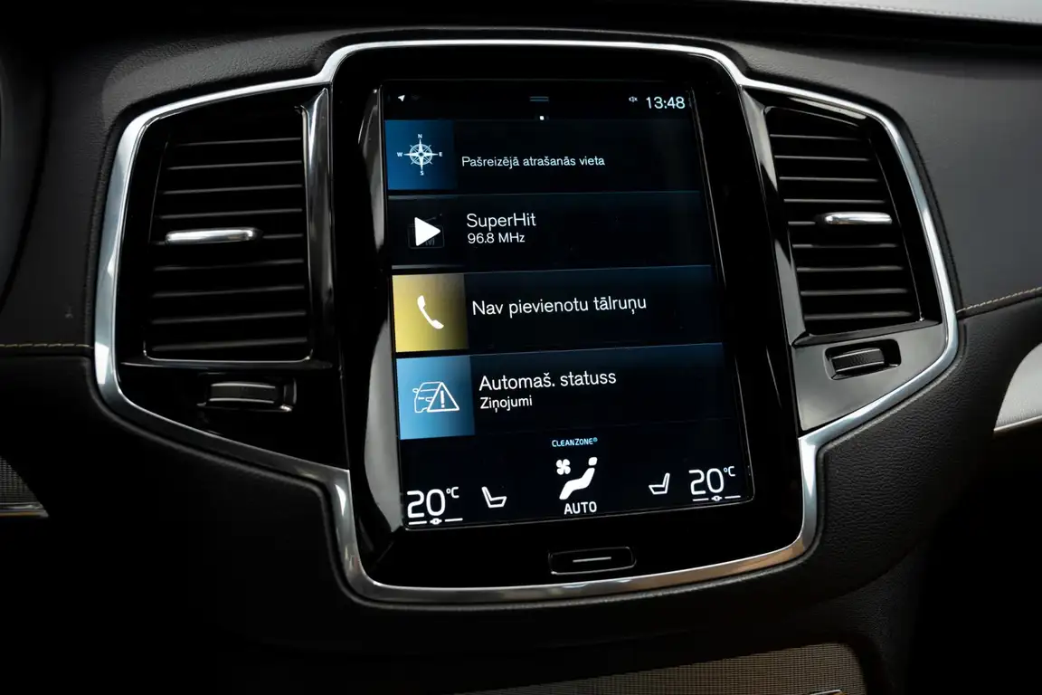 VOLVO XC90