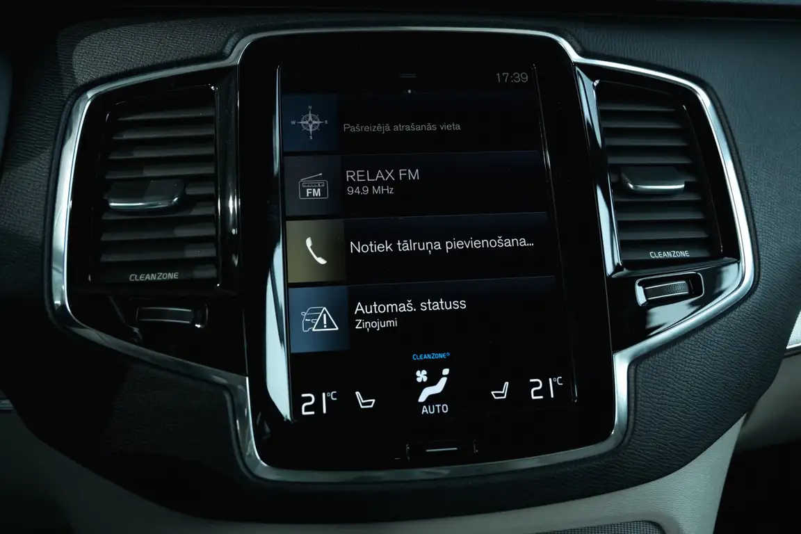 VOLVO XC90