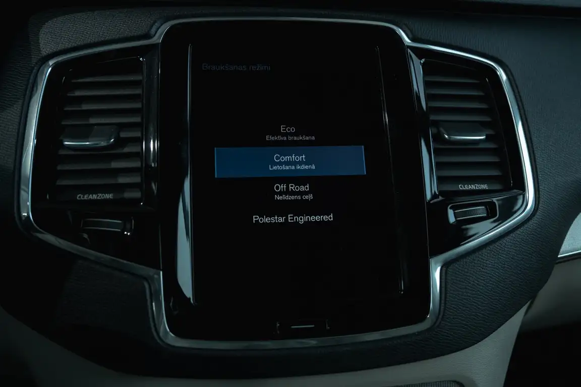 VOLVO XC90