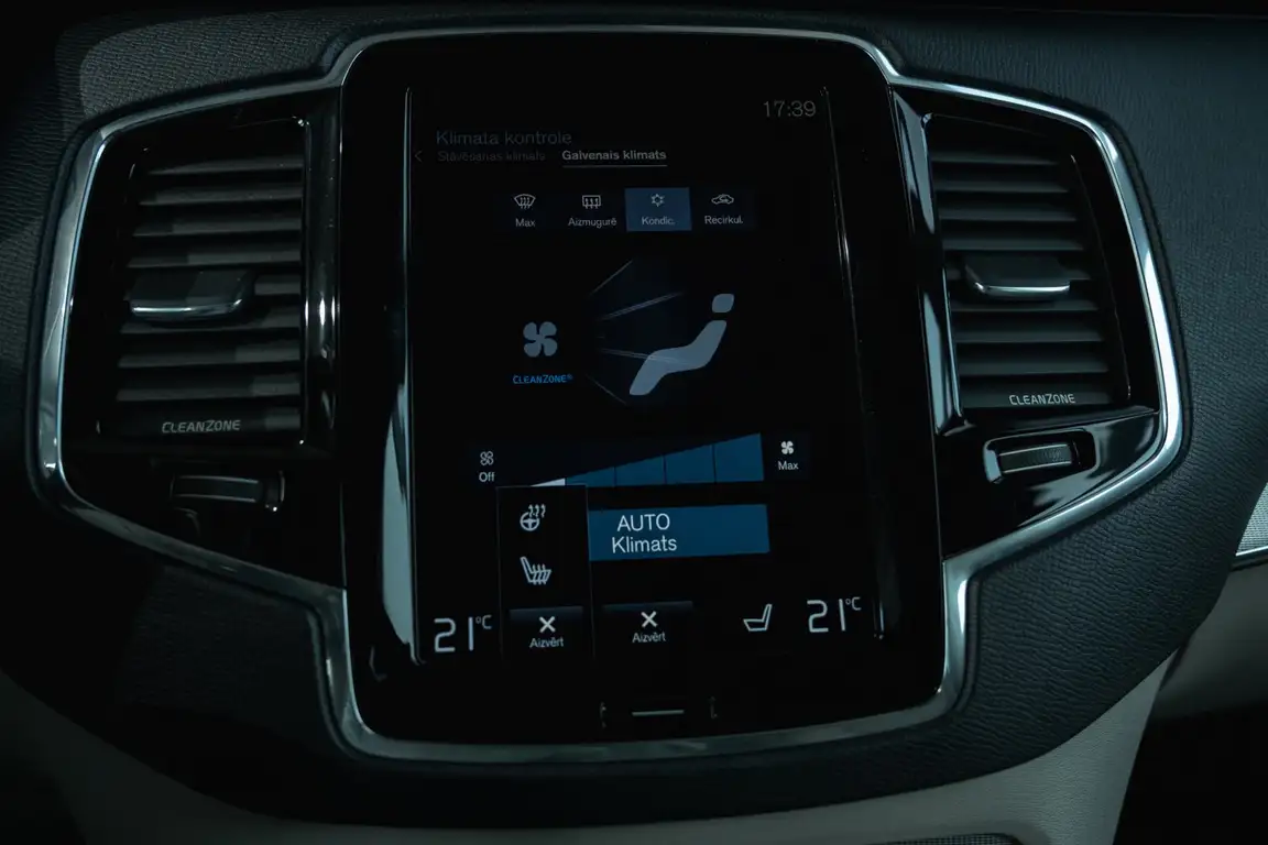 VOLVO XC90