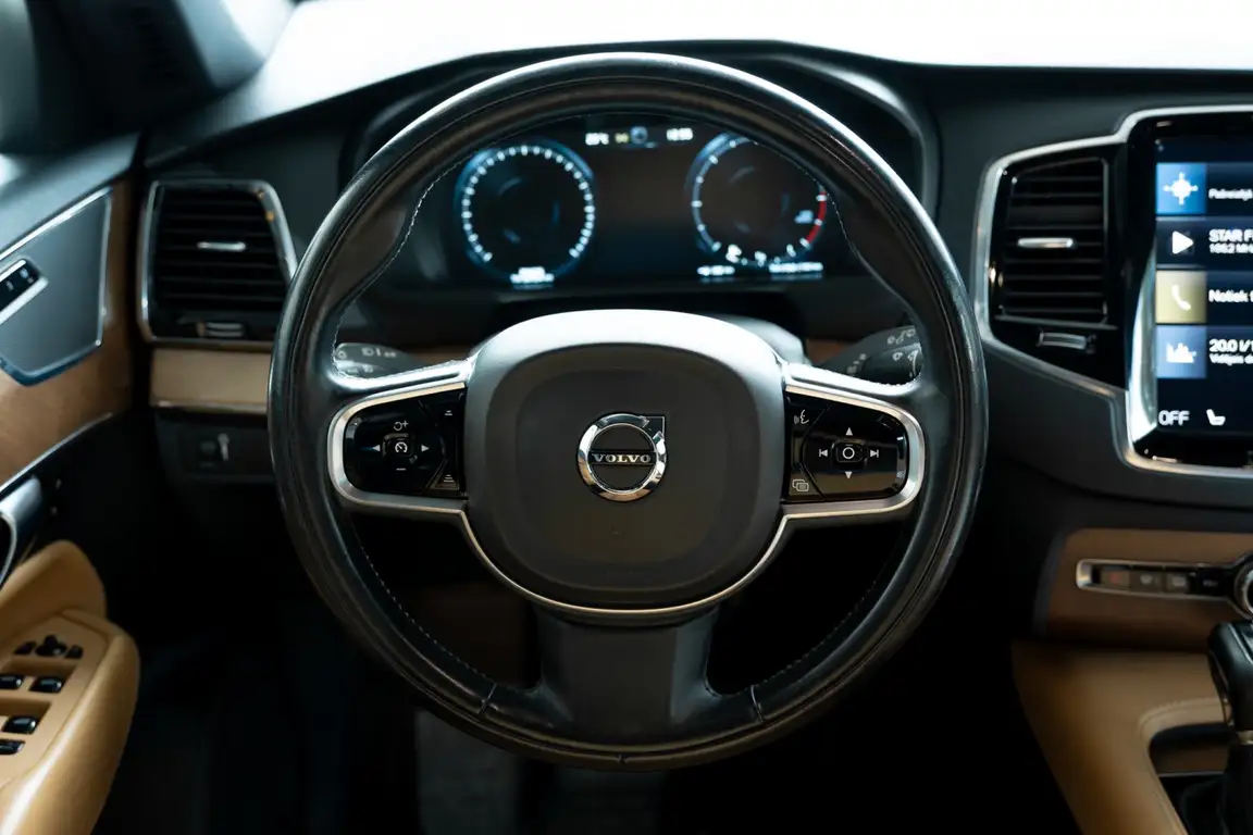 VOLVO XC90