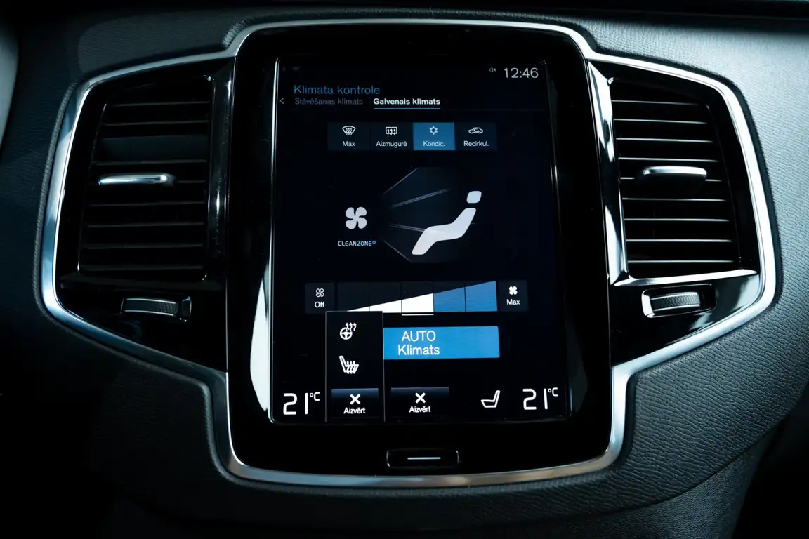 VOLVO XC90