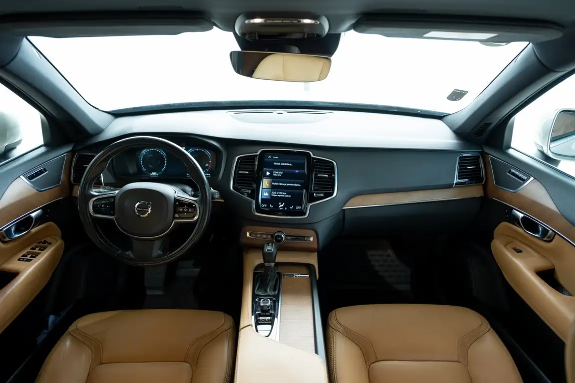 VOLVO XC90