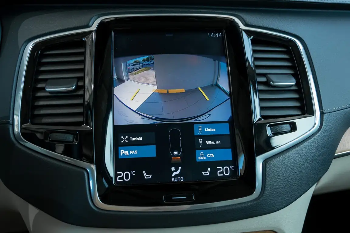VOLVO XC90