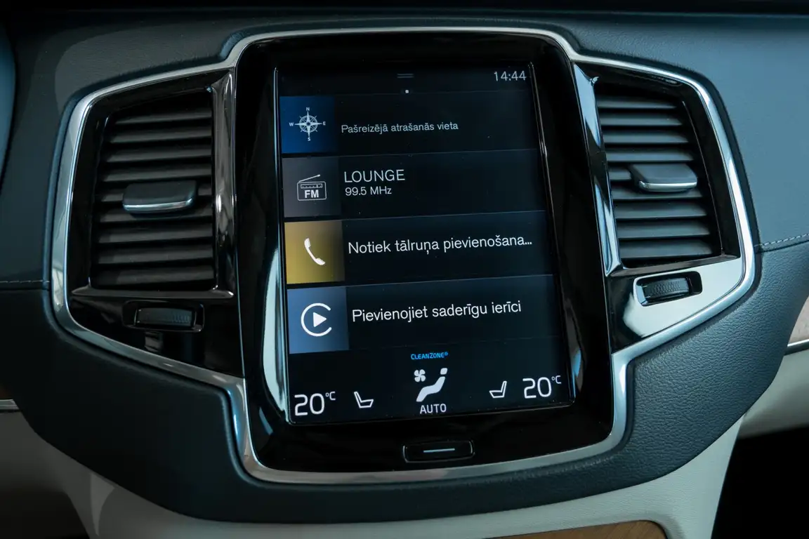VOLVO XC90