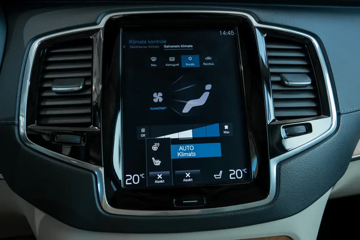 VOLVO XC90