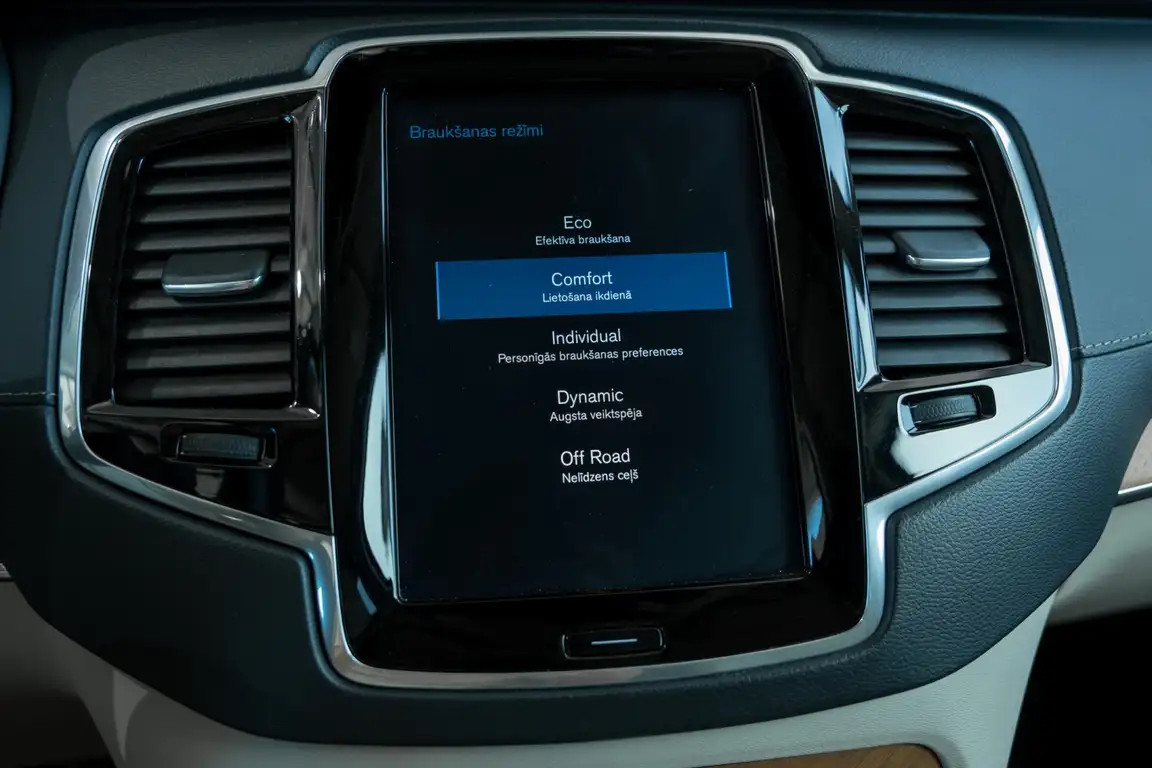 VOLVO XC90