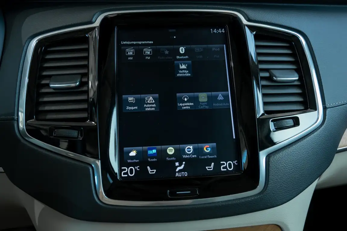 VOLVO XC90