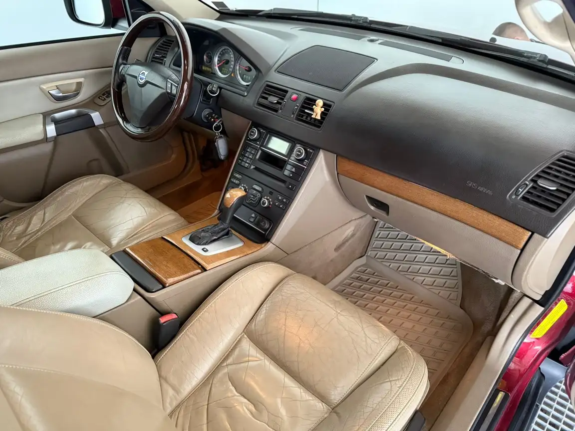 VOLVO XC90