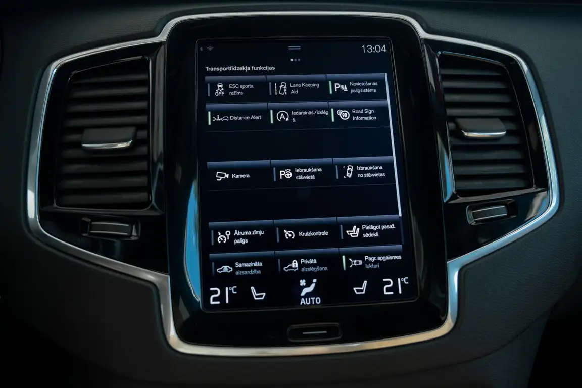 VOLVO XC90