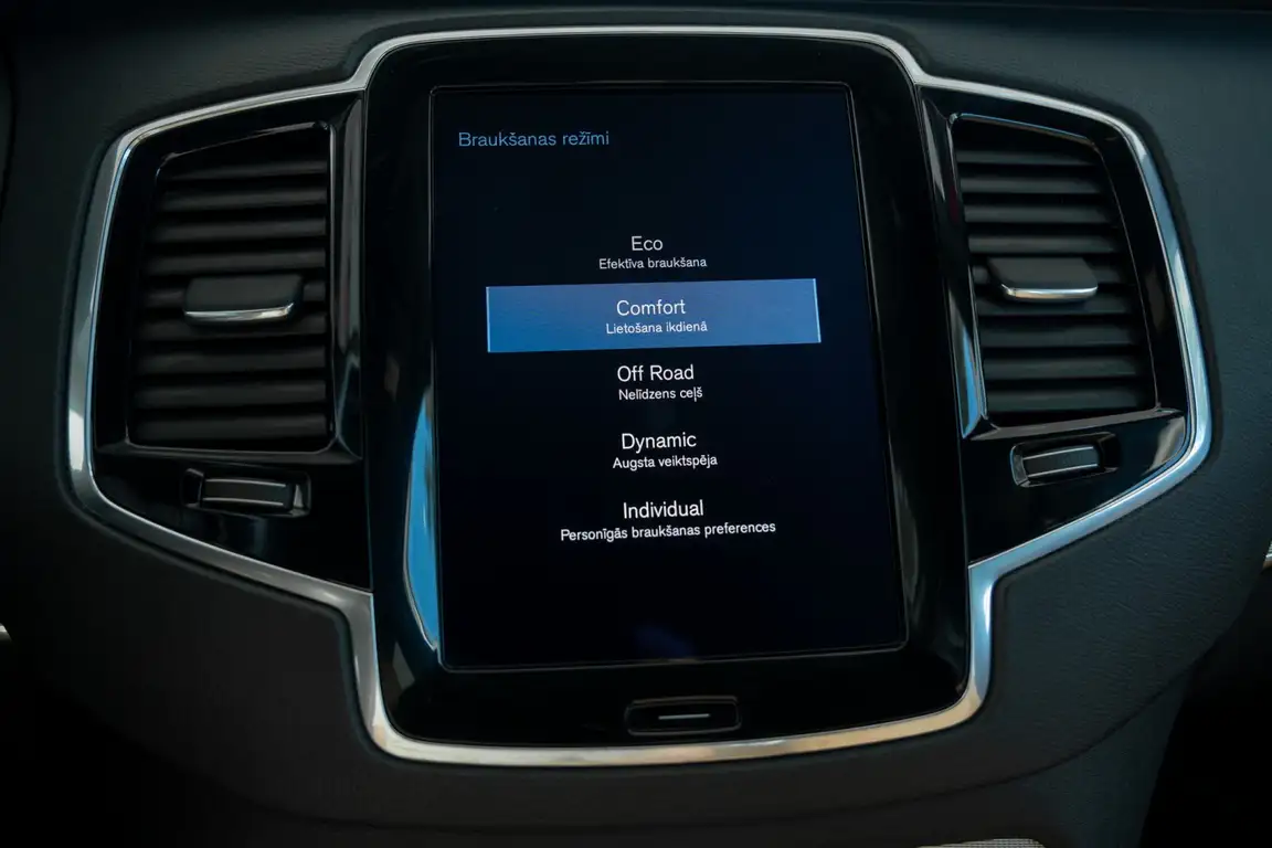 VOLVO XC90