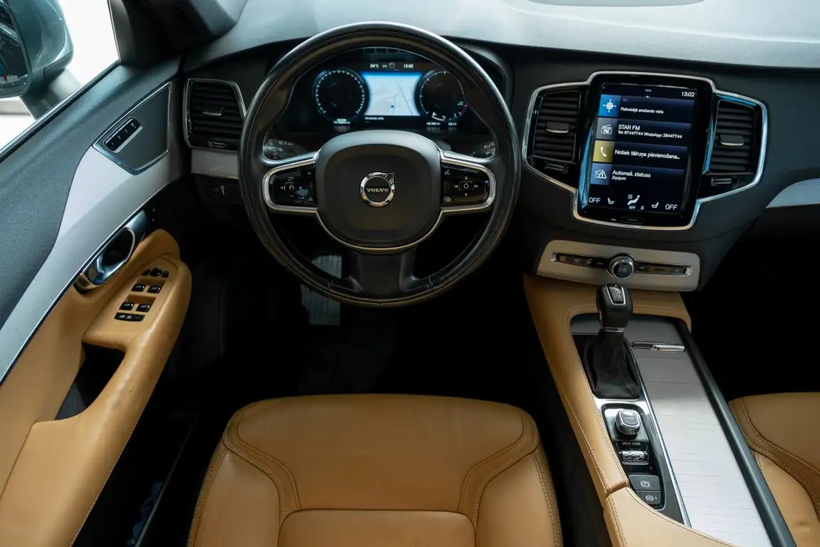 VOLVO XC90