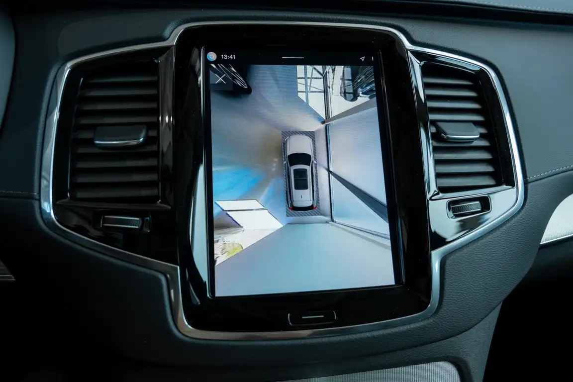 VOLVO XC90