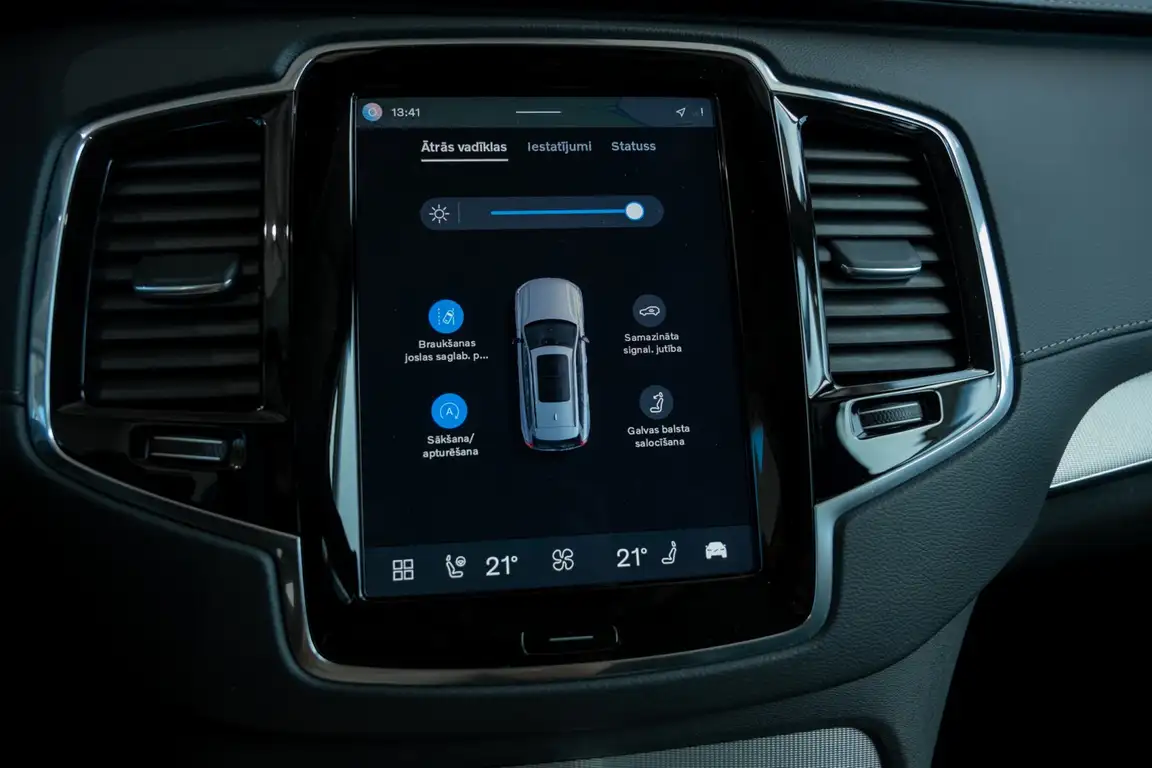 VOLVO XC90
