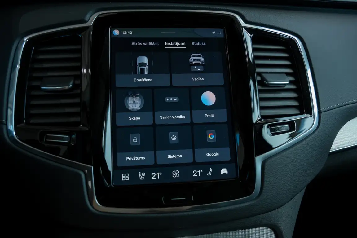 VOLVO XC90
