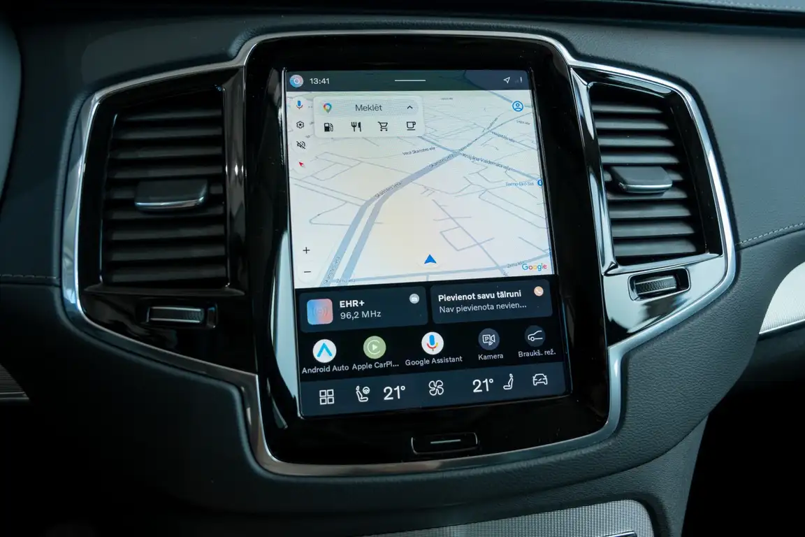 VOLVO XC90