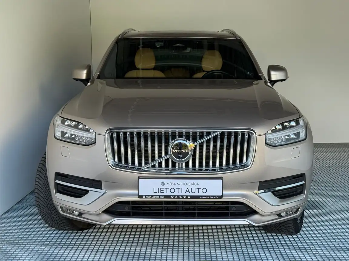 VOLVO XC90