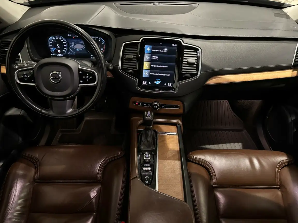 VOLVO XC90