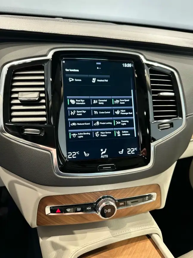 VOLVO XC90
