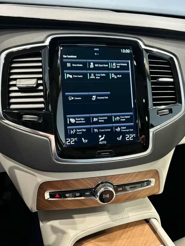 VOLVO XC90