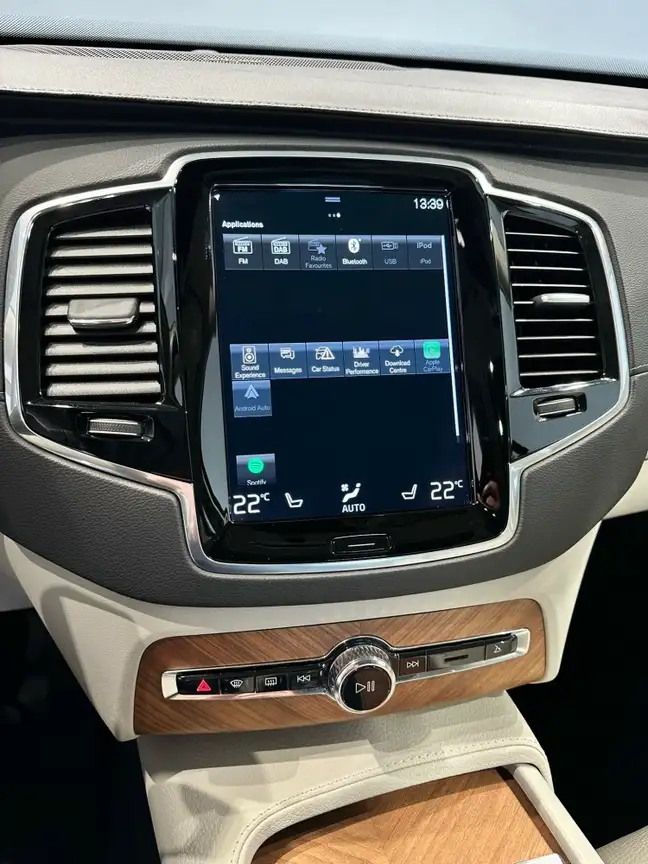 VOLVO XC90