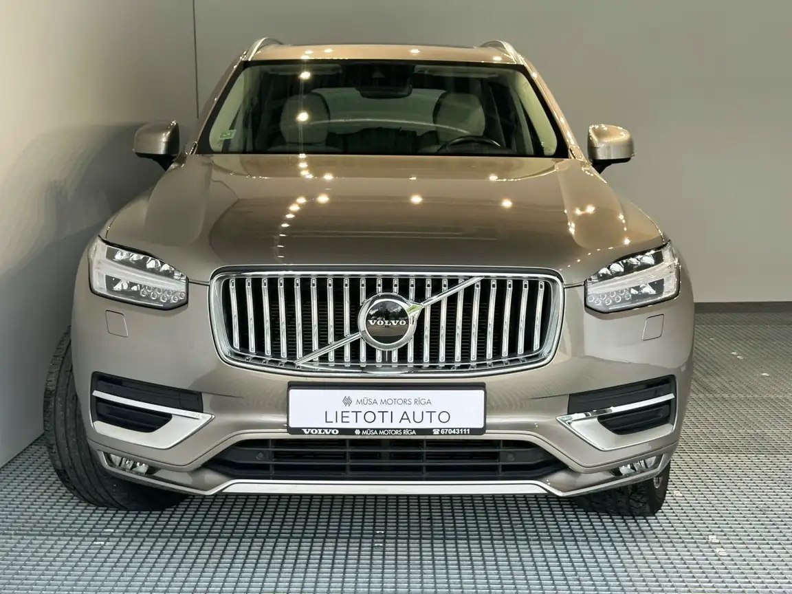 VOLVO XC90
