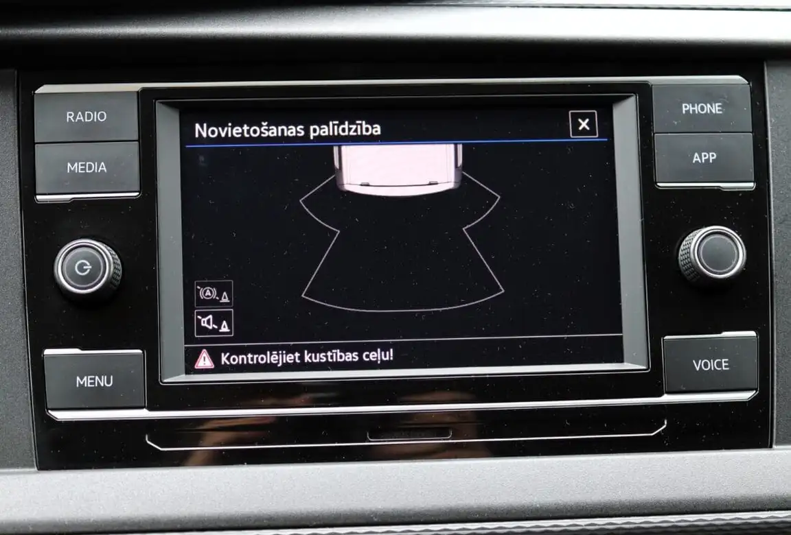 VOLKSWAGEN CARAVELLE