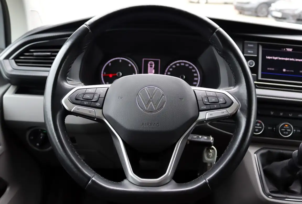 VOLKSWAGEN CARAVELLE