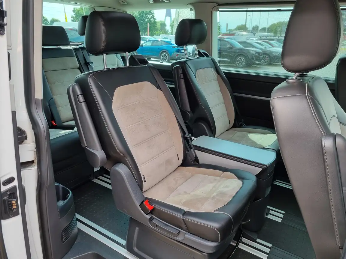 VOLKSWAGEN MULTIVAN