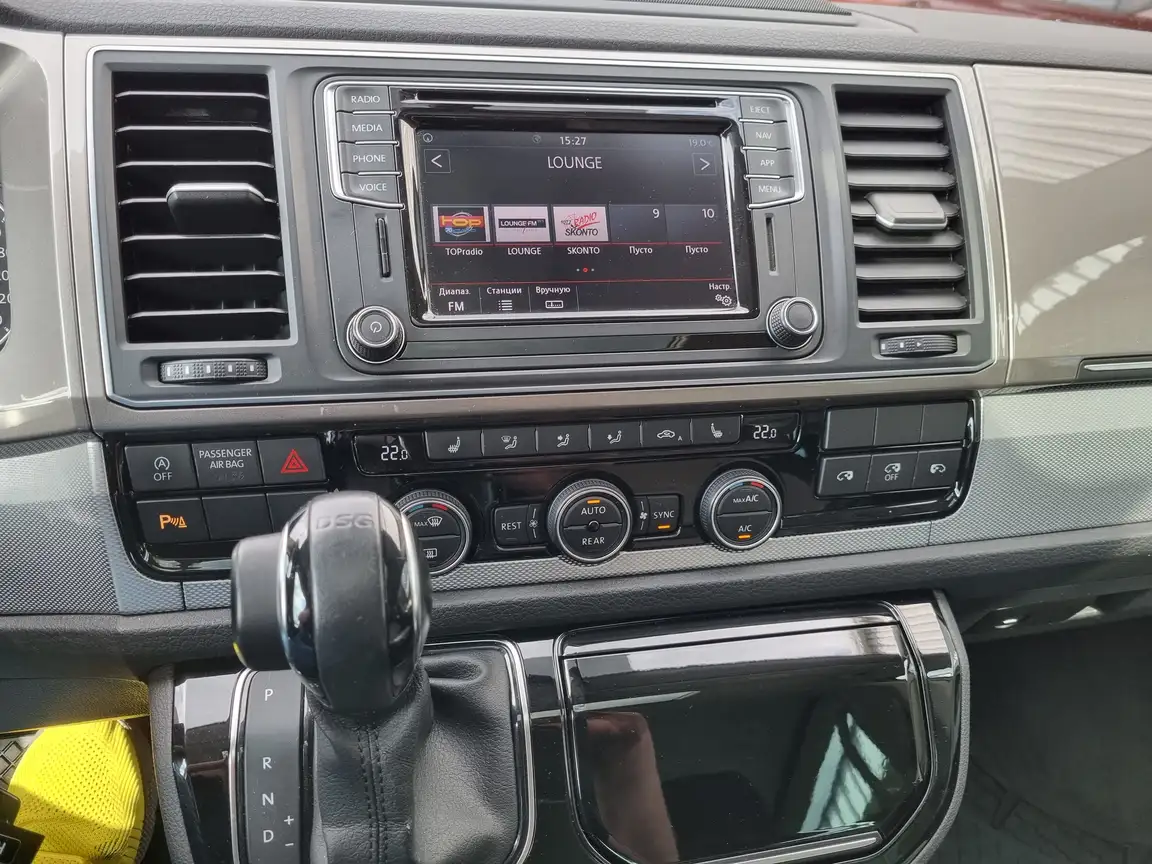 VOLKSWAGEN MULTIVAN
