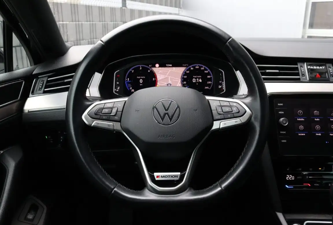 VOLKSWAGEN PASSAT