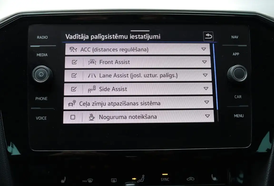 VOLKSWAGEN PASSAT