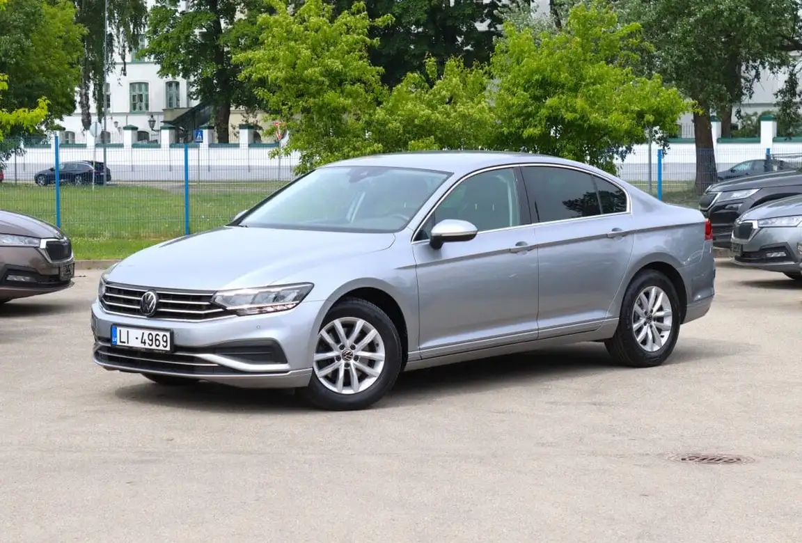 VOLKSWAGEN PASSAT