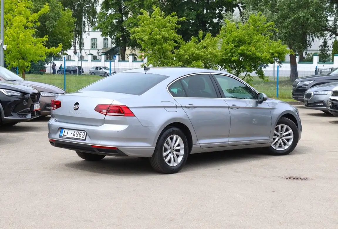VOLKSWAGEN PASSAT