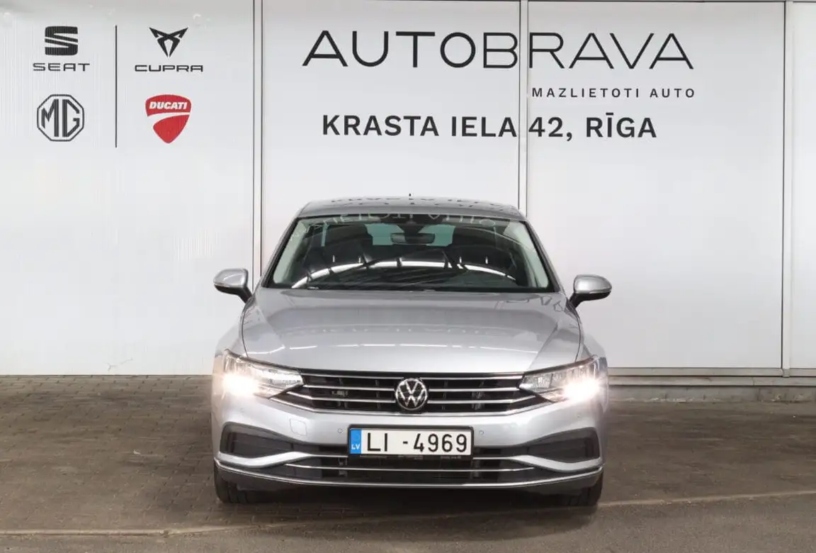 VOLKSWAGEN PASSAT
