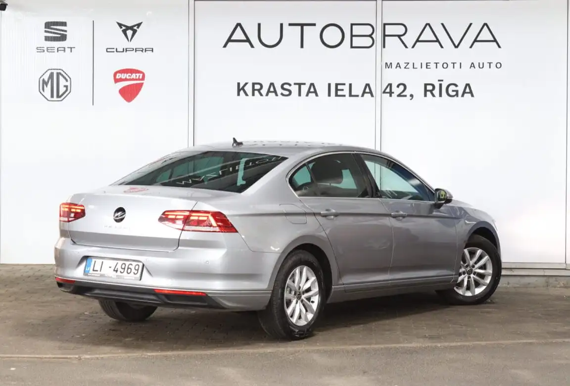 VOLKSWAGEN PASSAT