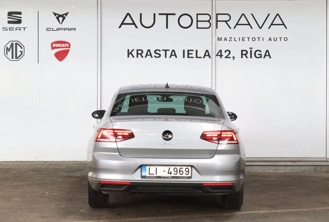 VOLKSWAGEN PASSAT
