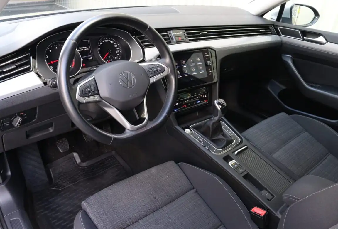 VOLKSWAGEN PASSAT