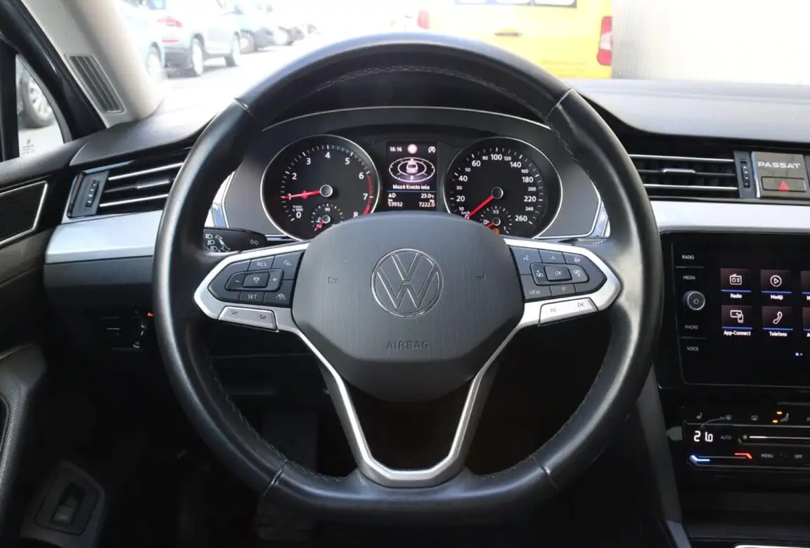 VOLKSWAGEN PASSAT