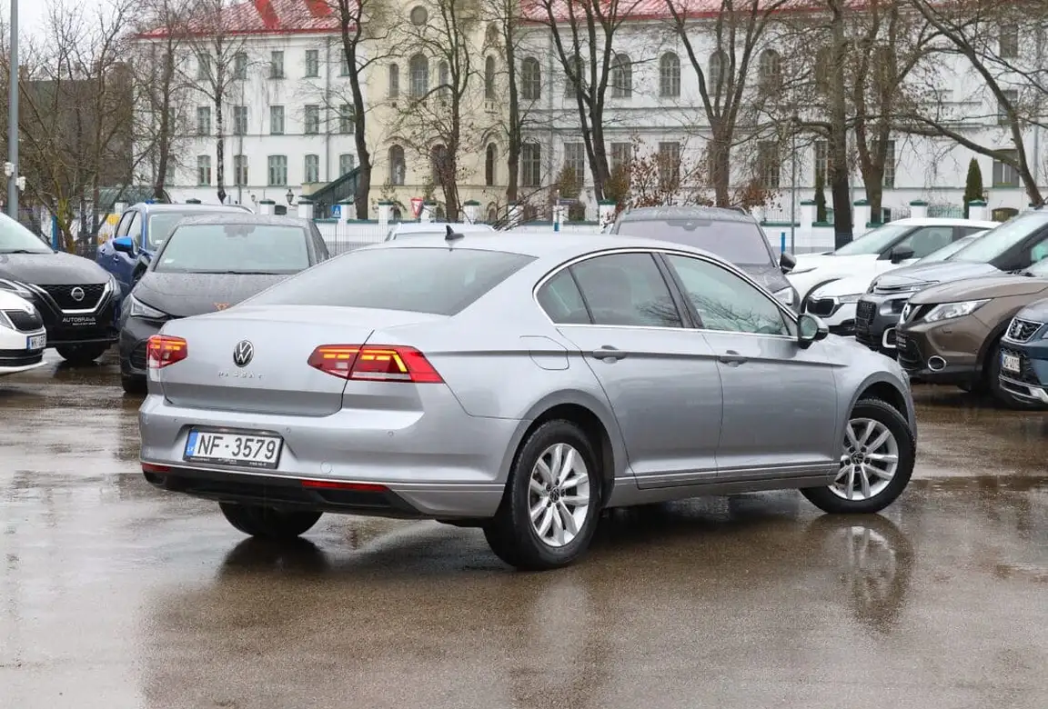 VOLKSWAGEN PASSAT