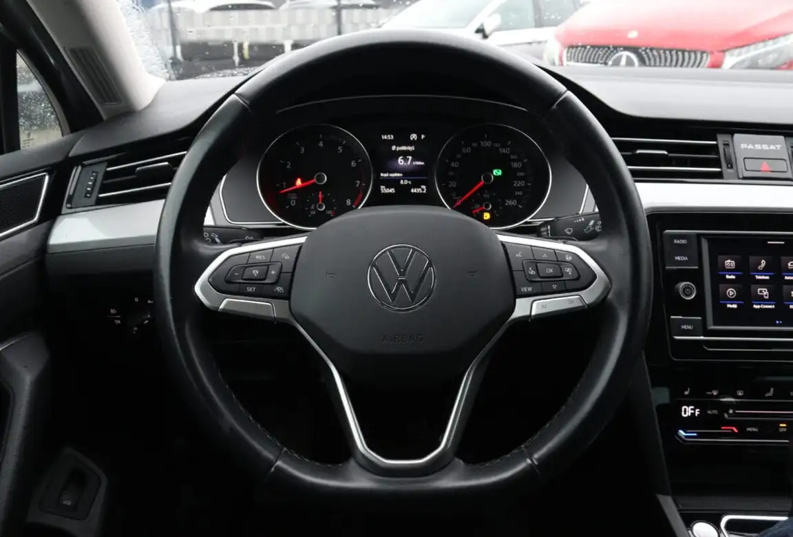 VOLKSWAGEN PASSAT