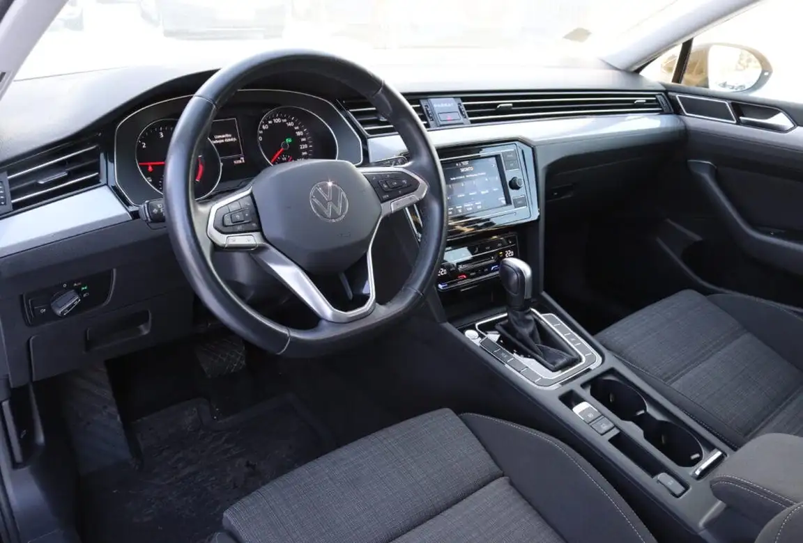 VOLKSWAGEN PASSAT
