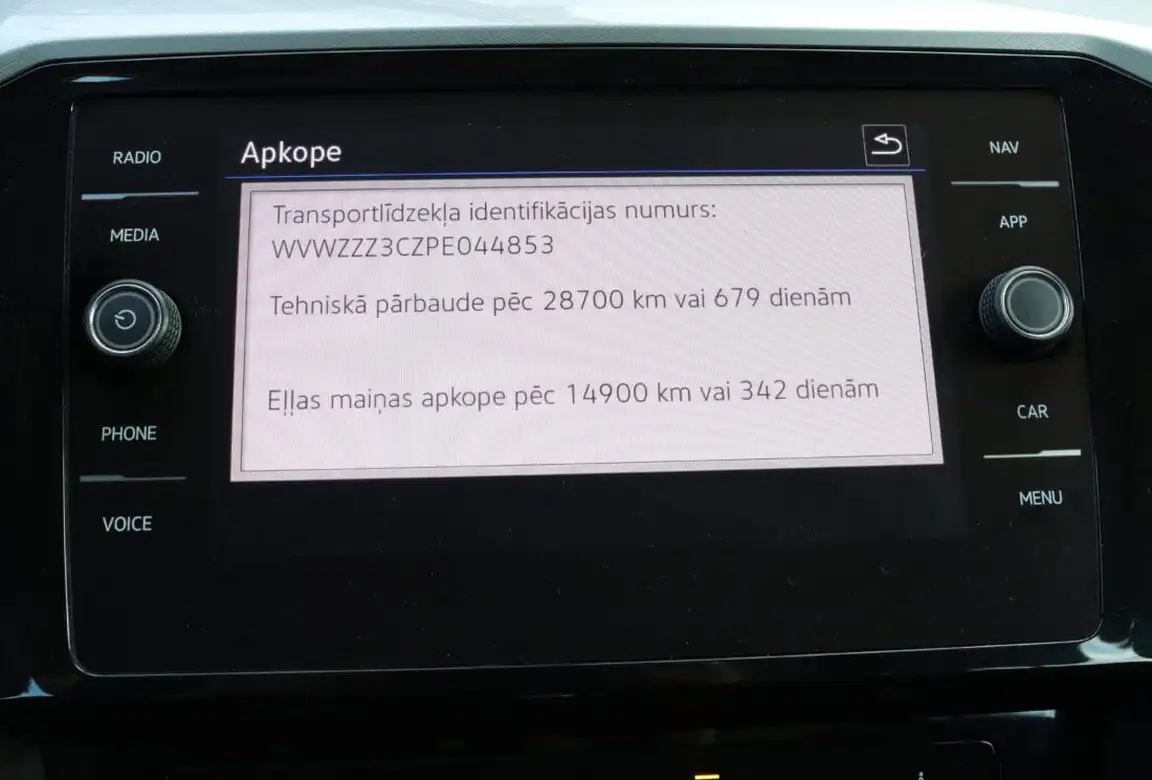 VOLKSWAGEN PASSAT