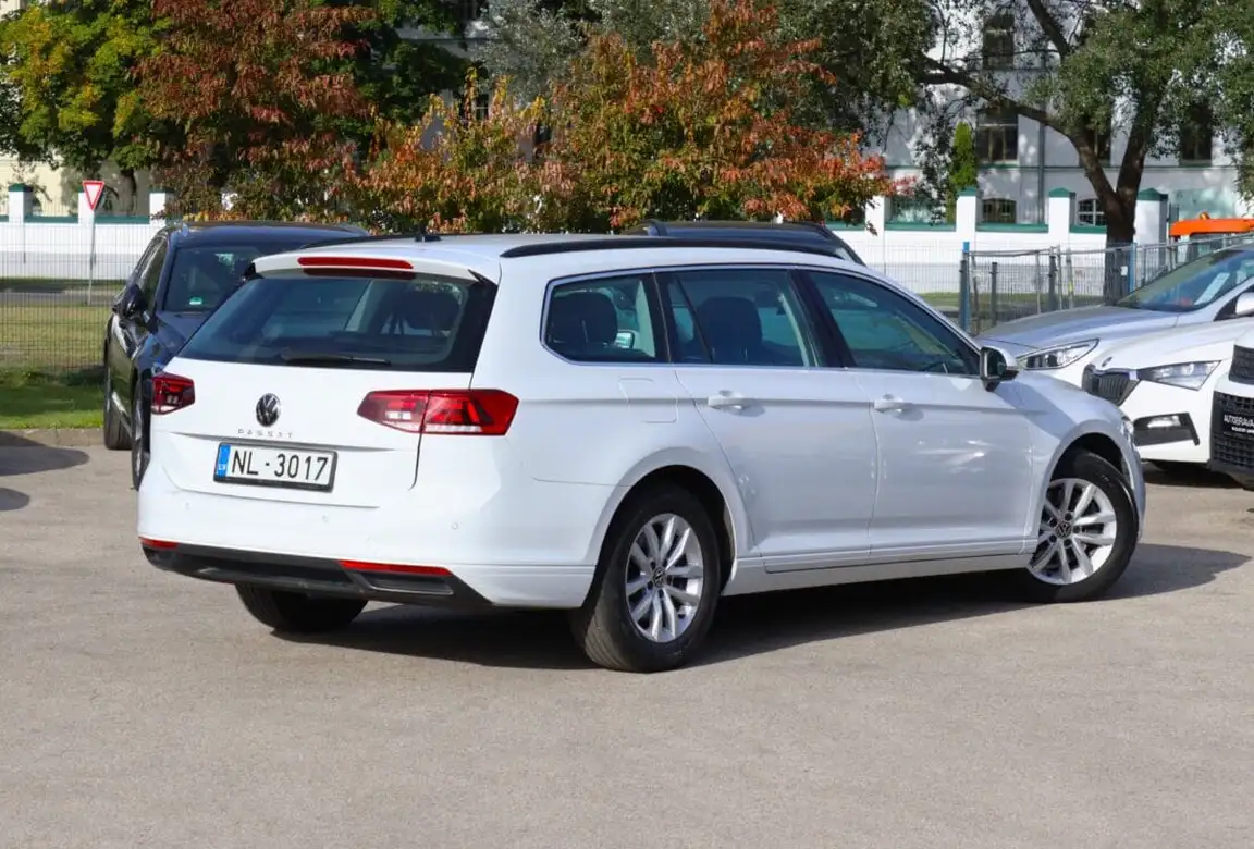 VOLKSWAGEN PASSAT