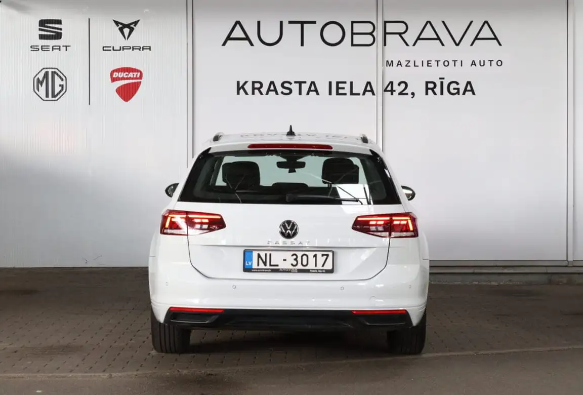 VOLKSWAGEN PASSAT