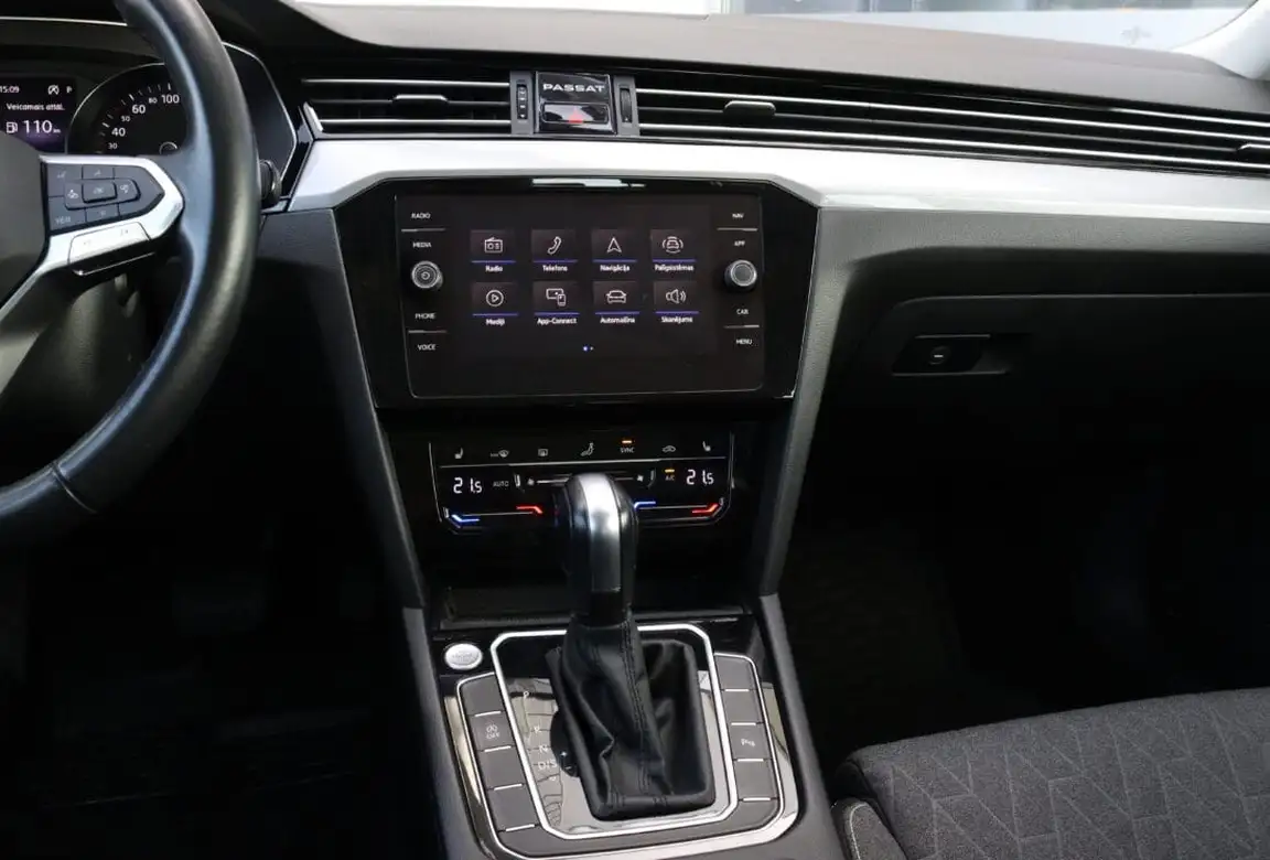 VOLKSWAGEN PASSAT