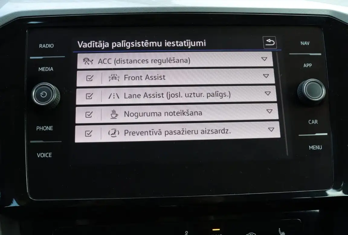 VOLKSWAGEN PASSAT