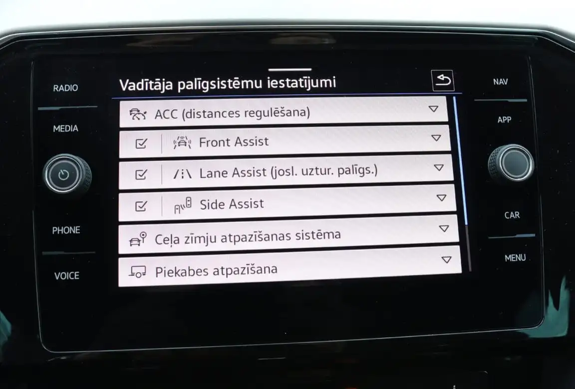VOLKSWAGEN PASSAT
